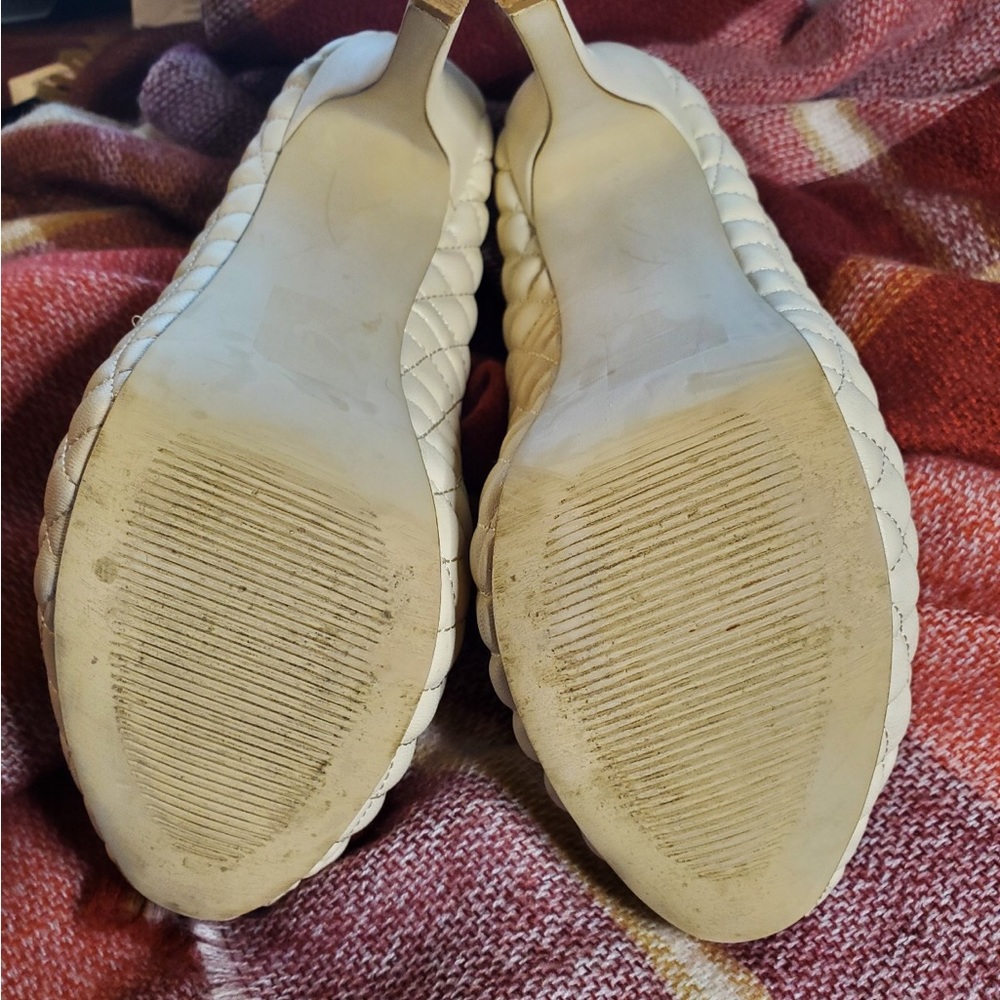 Vintage Cream Color Quilted Vegan Leather Pumps. 4.5" Heel. Size 8 - Picture 10 of 16
